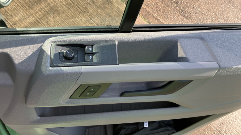 Volkswagen Crafter Cr35 Mwb Diesel Fwd 2.0 TDI 140PS Commerce Plus High Roof Van